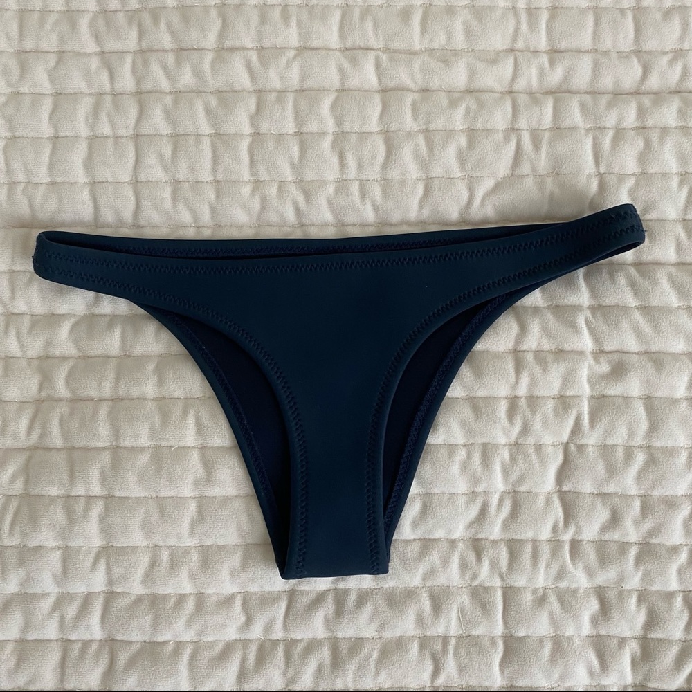 COPY - Triangl Billie Into the Night bikini bottom